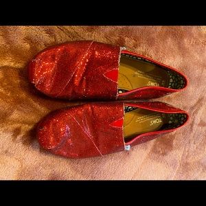 🌟$5 SALE🌟 Red Sparkle Toms
